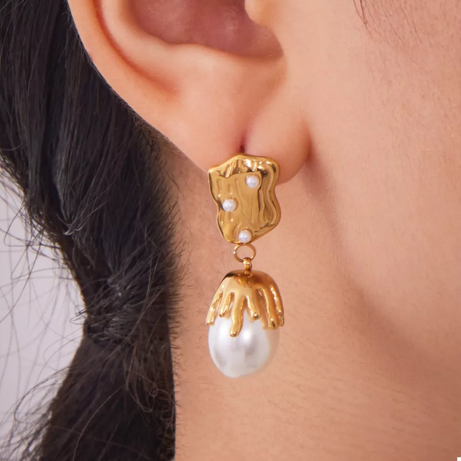 Synthetic Pearl, 18K Gold-Plated, Stainless Steel Care instructions: Avoid weari earrings in Gold with straight silhouette