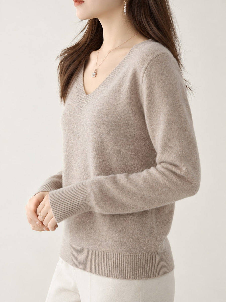 Misty Blue v-neck sweater with hip-length and pullover