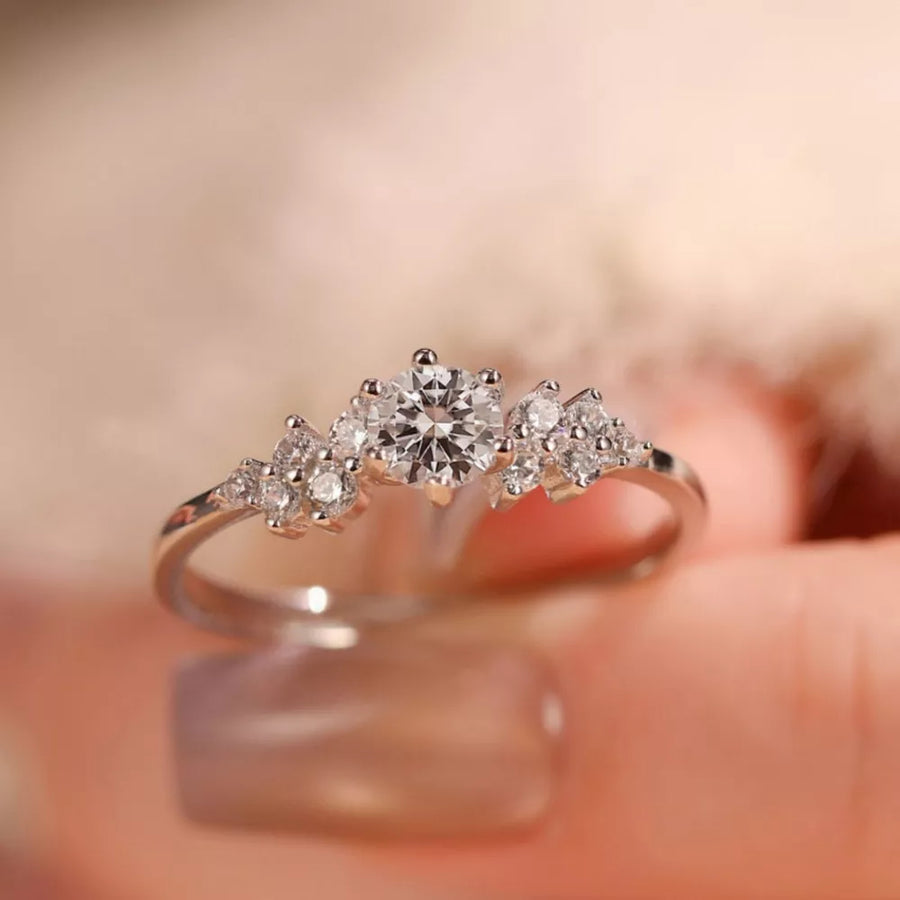 925 sterling silver,Moissanite Carat weight: 2ct Care instructions: Avoid wearin ring in Silver with fitted silhouette