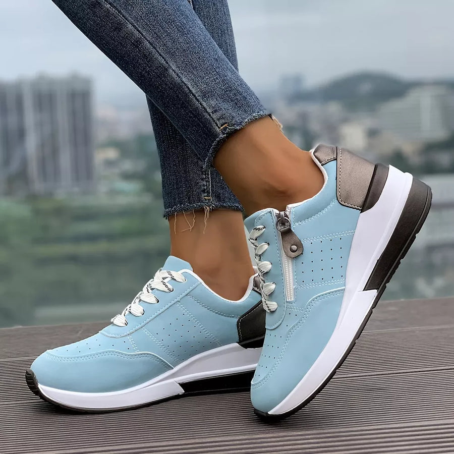 sneakers in Black with round toe and not applicable