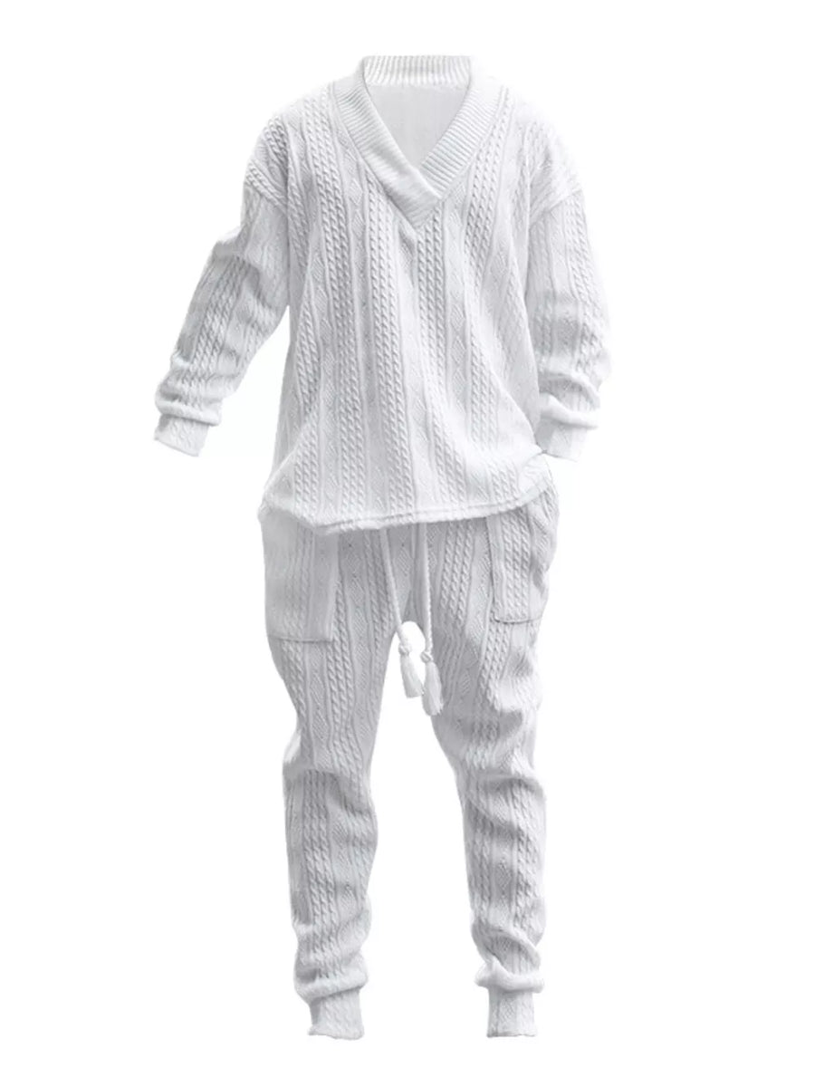 White lounge set with pullover, drawstring, elastic and cable knit