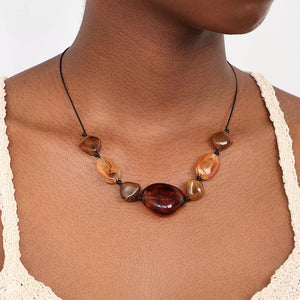 necklace in amber featuring beaded and straight fit