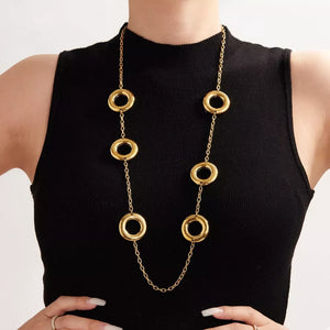 necklace in gold