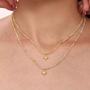 minimalist necklace in Gold with round neck