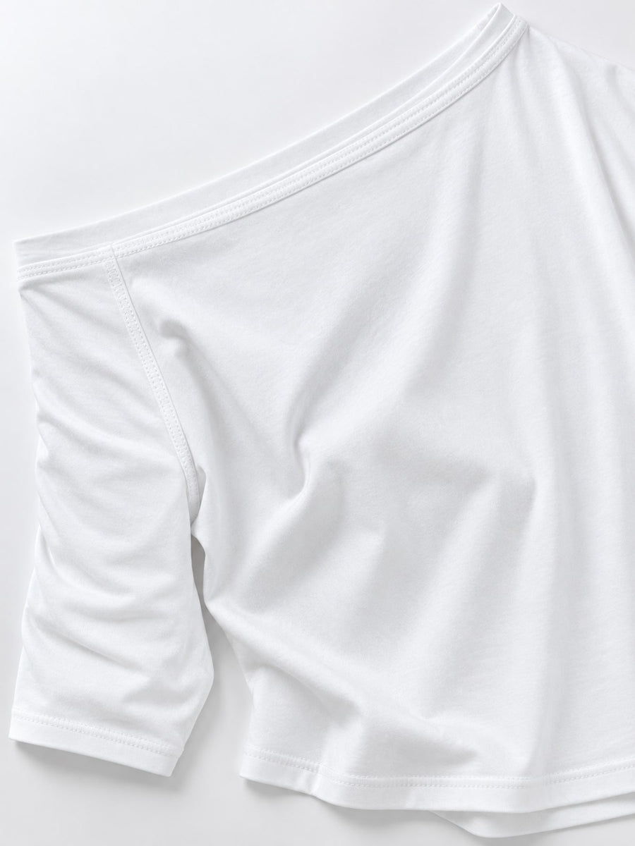 minimalist t-shirt in white with off-shoulder