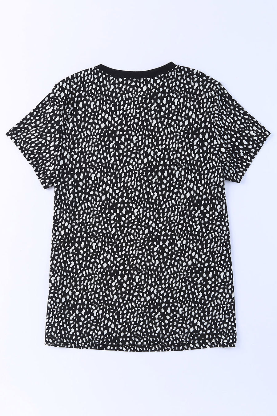Black spotted print crew neck t-shirt with short sleeves.