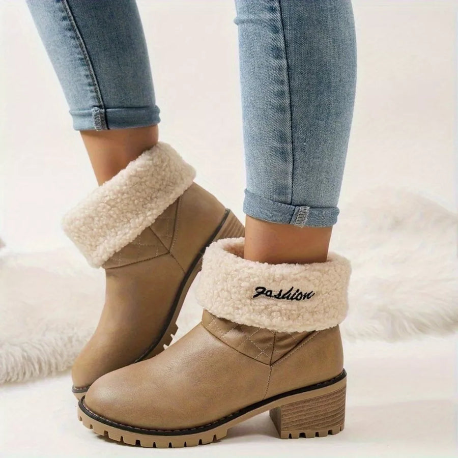 boots in Black with round toe and ankle-length