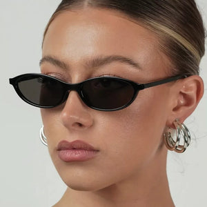PC Frame material: Polycarbonate Lens material: Polycarbonate Temple material: P sunglasses in dark brown with oval