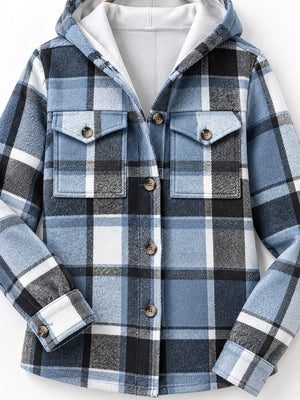 shacket in white with buttoned and hip-length