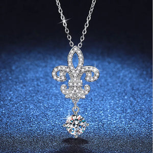necklace in clear with pendant and princess length