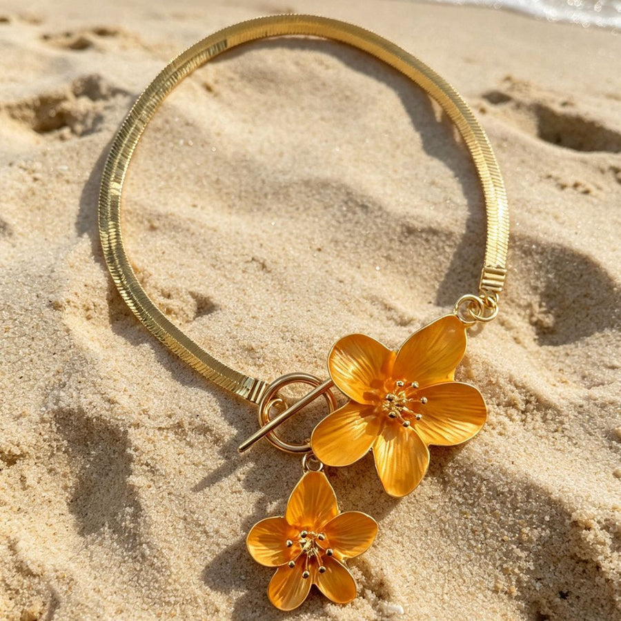 anklet in Gold with floral and flower charms