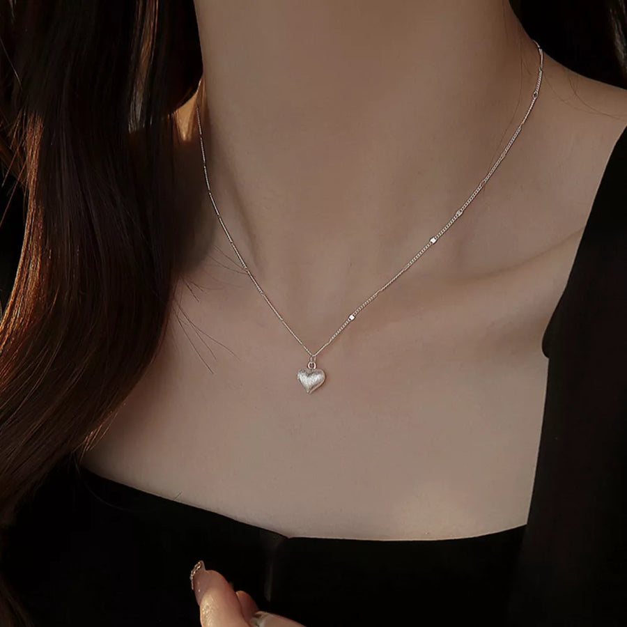925 Sterling Silver Heart Necklace in silver with heart pendant