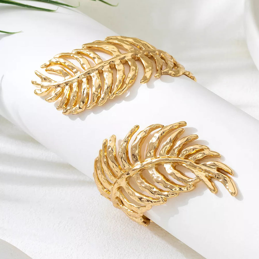 bracelet in gold with floral and leaf design