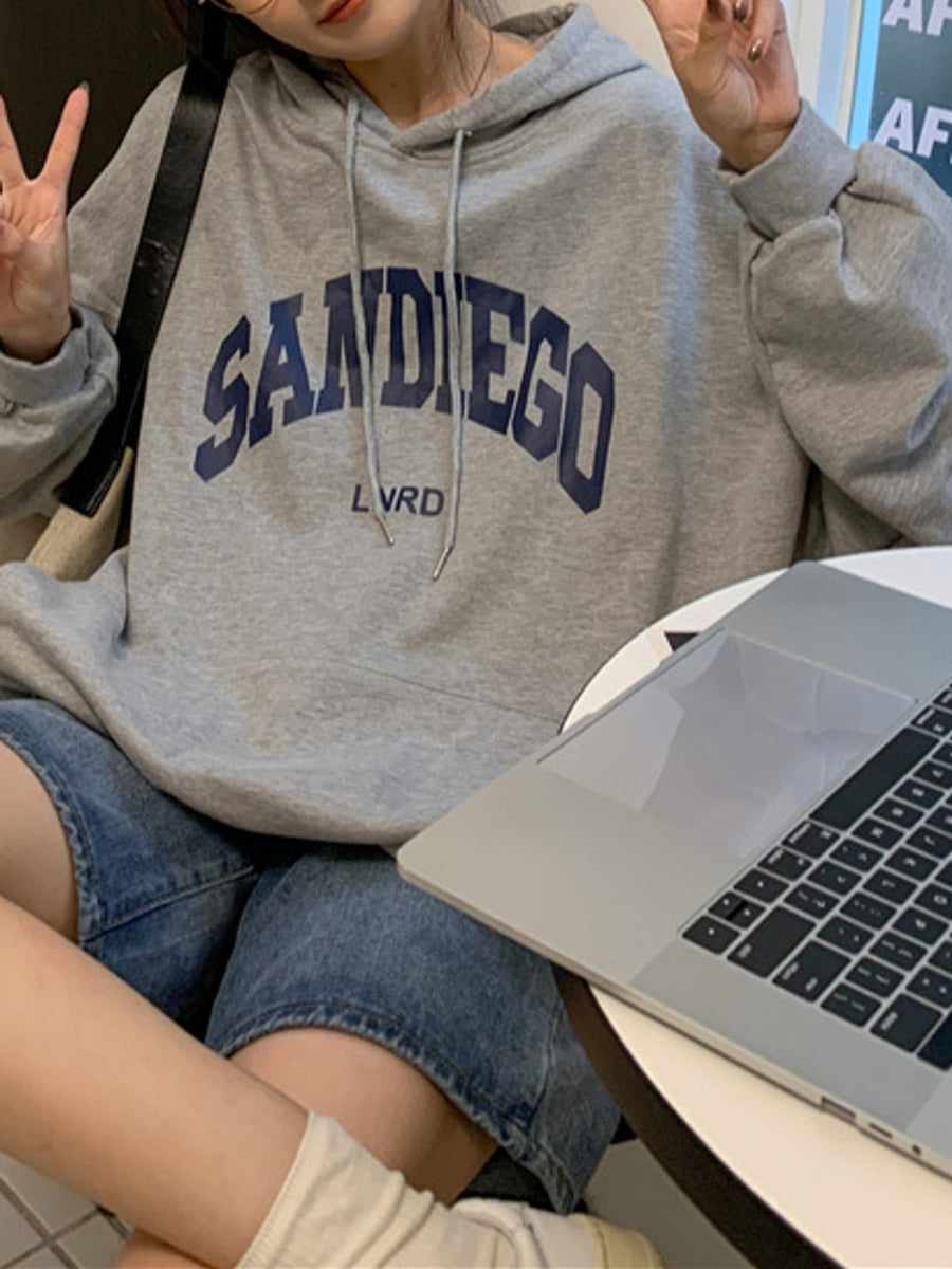 pullover hoodie in Black with hooded and long sleeve