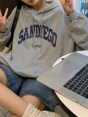 pullover hoodie in Black with hooded and long sleeve
