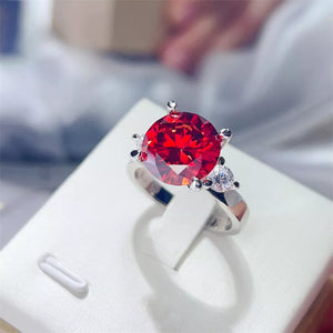 Platinum-Plated,925 sterling silver,Moissanite Carat weight: 5ct Care instructio ring in silver with straight silhouette