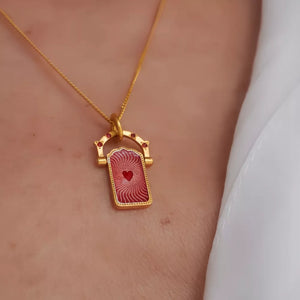 necklace in gold featuring pendant and straight fit