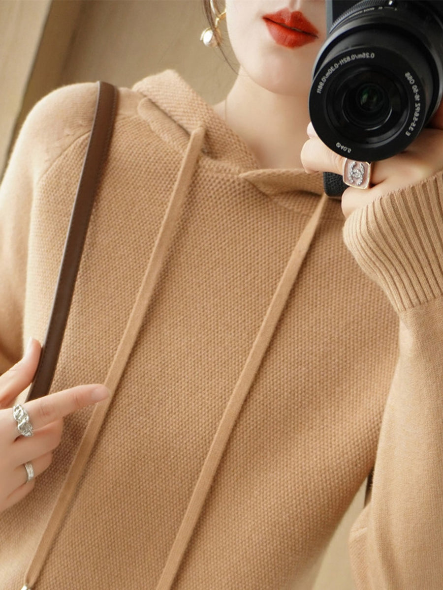 Black regular pullover sweater with hooded