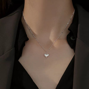 necklace in Silver with heart pendant and collarbone length