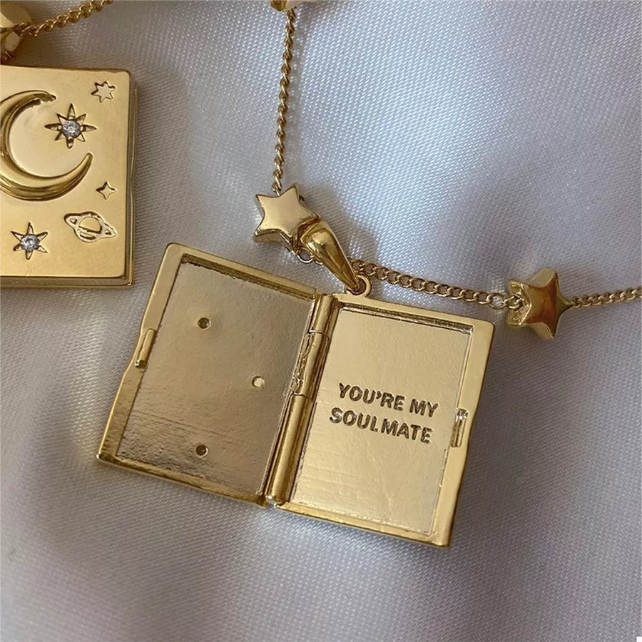 Gold necklace with choker, collar and clasp