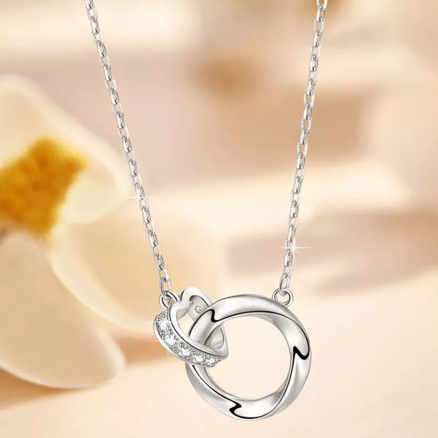 necklace in Silver with interlocking circles and pendant