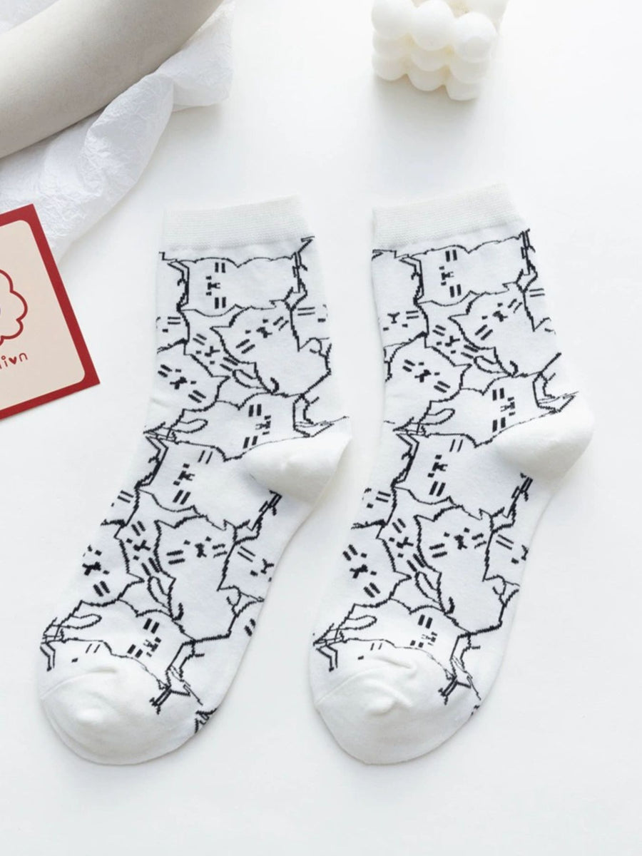 socks in ivory with ribbed cuff and ankle-length