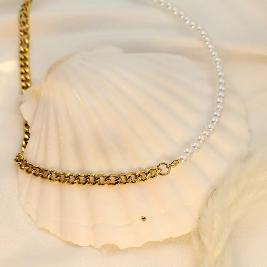 18k Gold-plated Pearl Toggle Necklace in cream with toggle closure