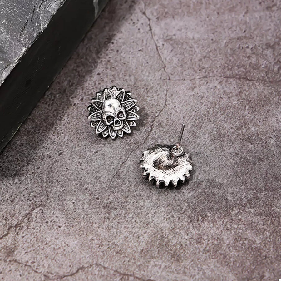 ACCESSORIES in antique silver with skull-sunflower motif and stud earring