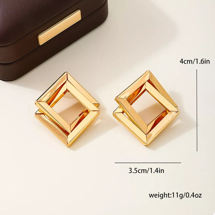 earrings in Gold with geometric and gold-plated