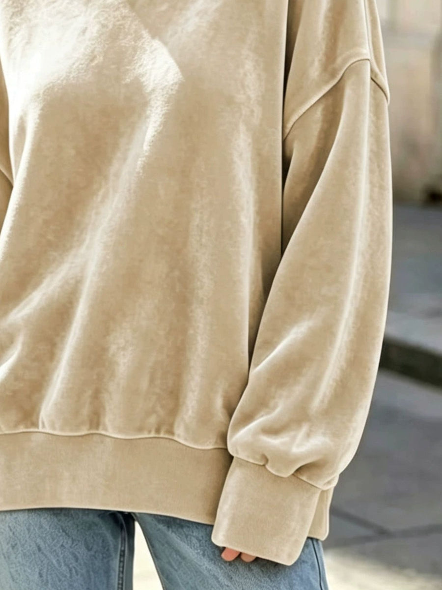 White oversized sweatshirt with crew neck