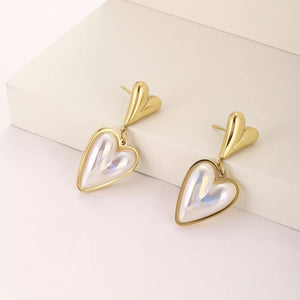 Heart-shaped Pearl Drop Earrings 18k Gold-plated in iridescent white with drop