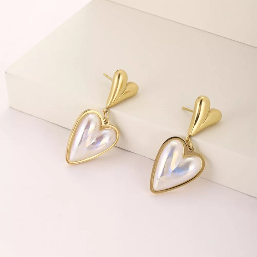 Heart-shaped Pearl Drop Earrings 18k Gold-plated in iridescent white with drop