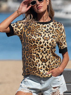 glam t-shirt in black with crew neck