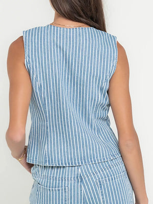 modern set in Light Blue with v-neck