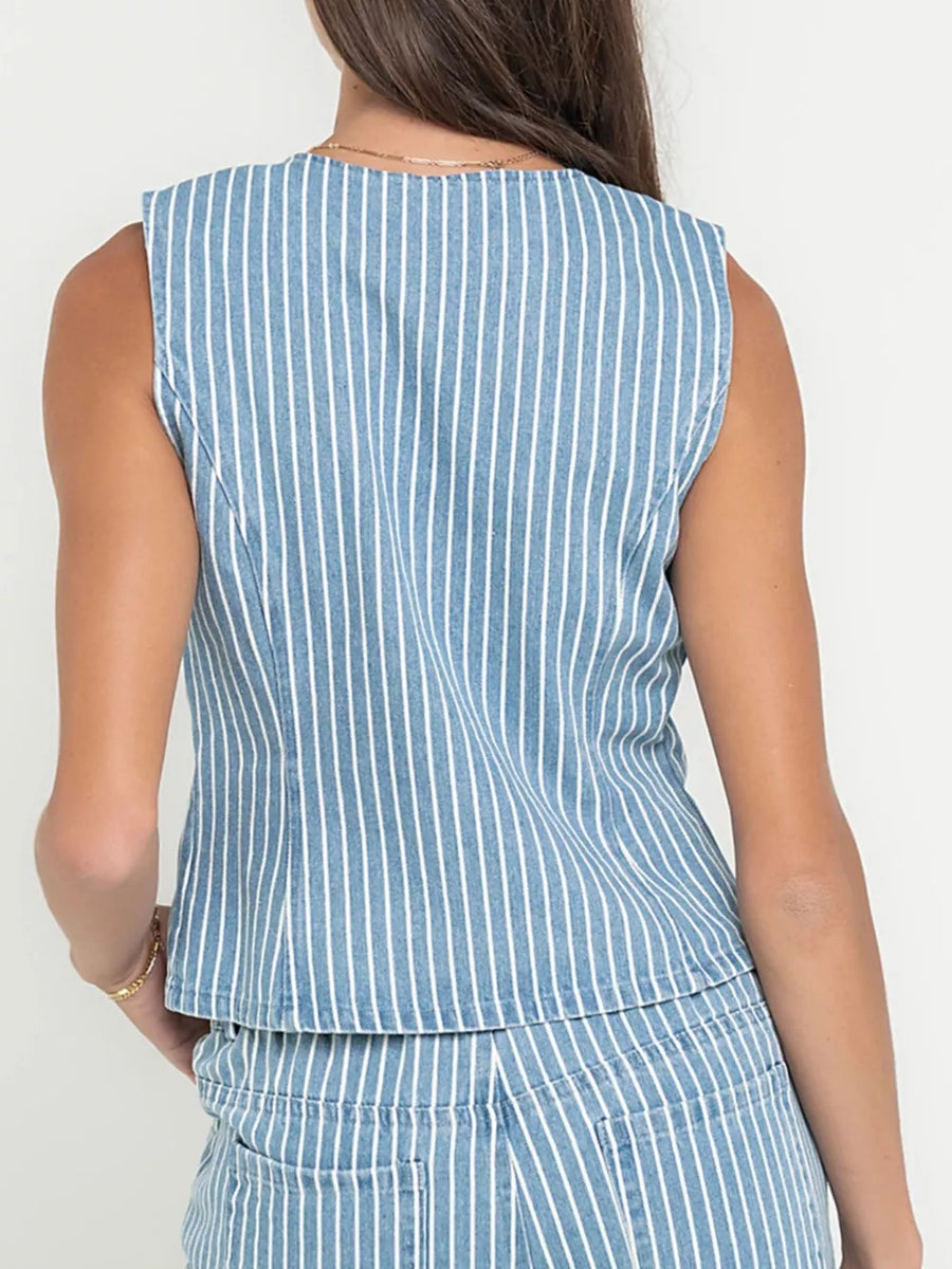 modern set in Light Blue with v-neck