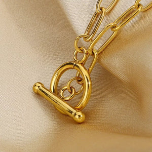 necklace in gold