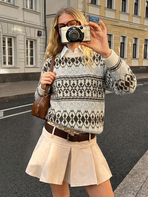 classic pullover sweater in dark brown with crew neck