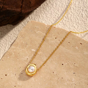 Synthetic Pearl, 18K Gold-Plated, Stainless Steel Care instructions: Avoid weari necklace in Gold with slim silhouette