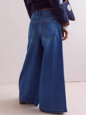 95%cotton, 5%spandex Care instructions: Machine wash cold wide-leg jeans in Blue with wide-leg silhouette