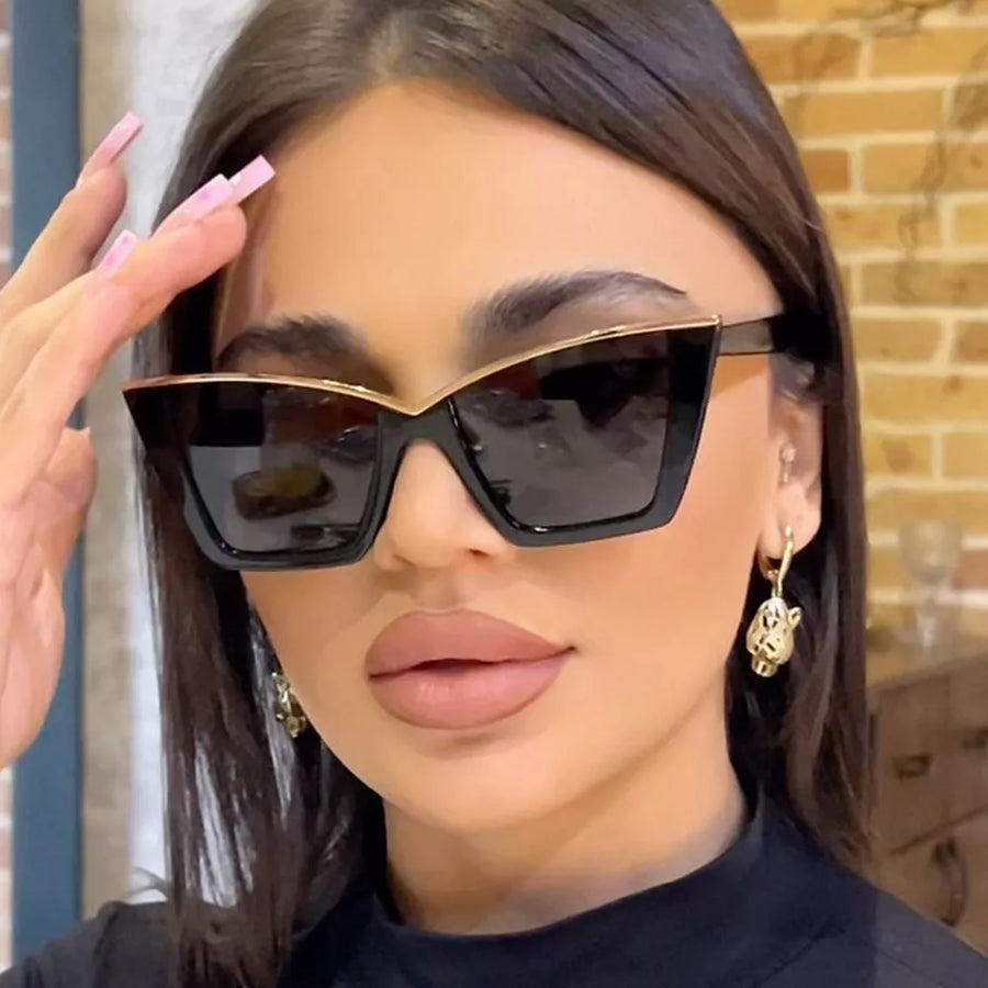 PC Frame material: Polycarbonate Lens material: Polycarbonate Temple material: P sunglasses in Black with cat-eye silhouette