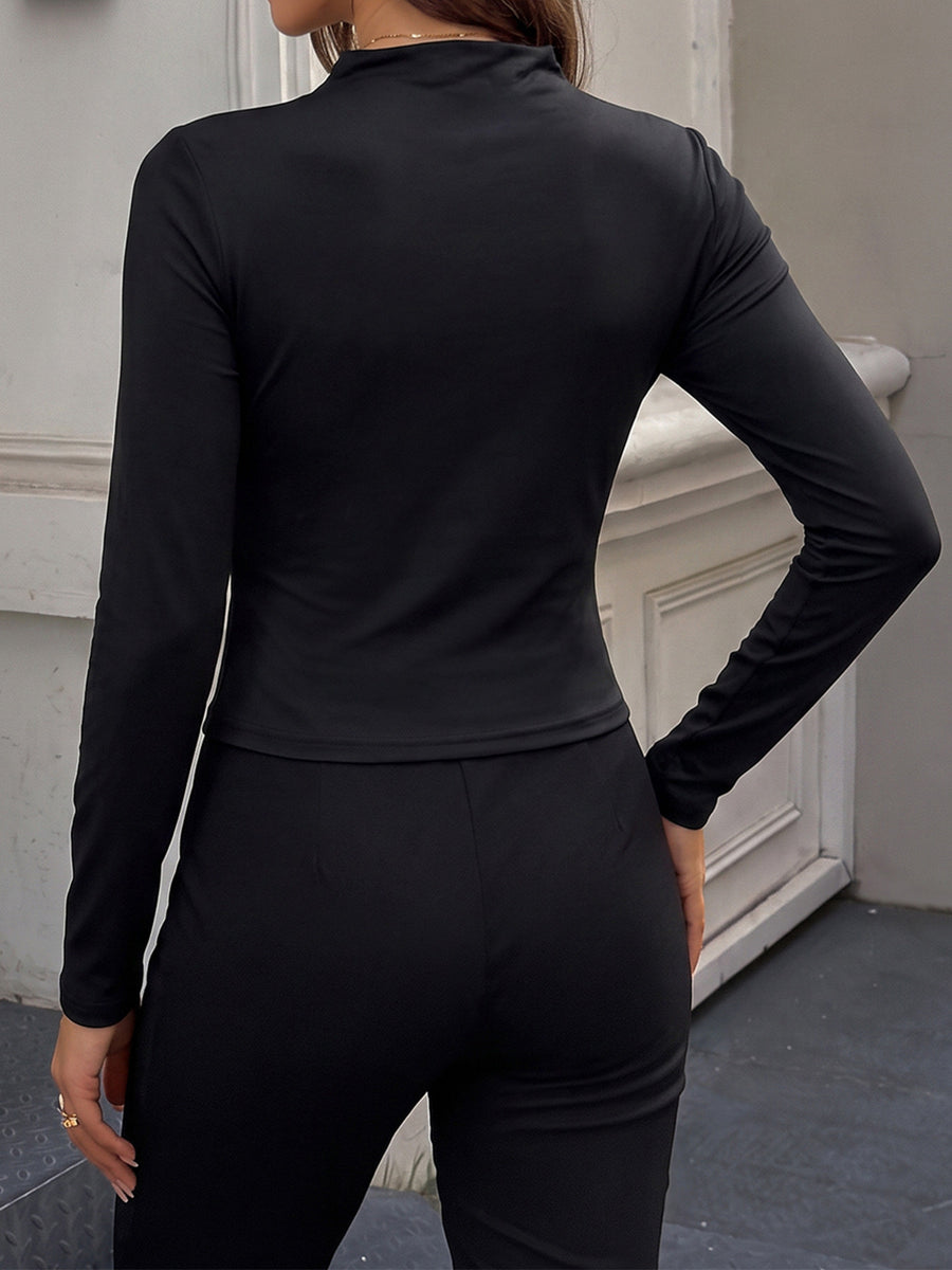 black t-shirt with stretch and long sleeve