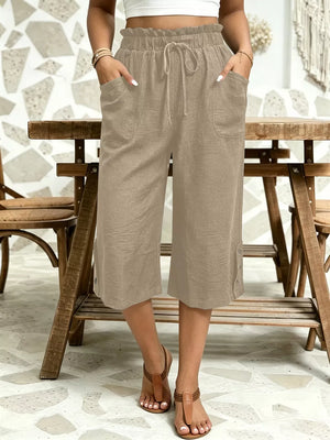capri in Black with drawstring waist and capri