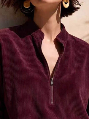 sweatshirt in Black with zipper and hip-length