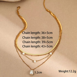 necklace in Gold with layered design and collar-length
