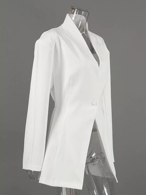 White blazer with long sleeves and long sleeve