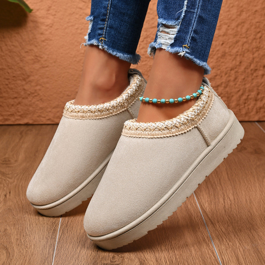 ankle boots in White with round toe and ankle-length