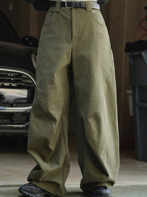 cargo pants in olive green featuring pocketed and wide-leg fit