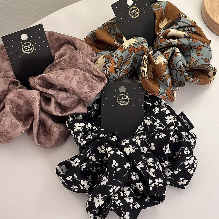 hair scrunchie set in black featuring 3-piece set and relaxed fit