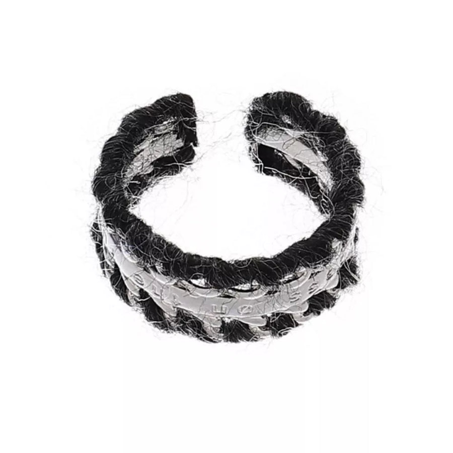 ring in black