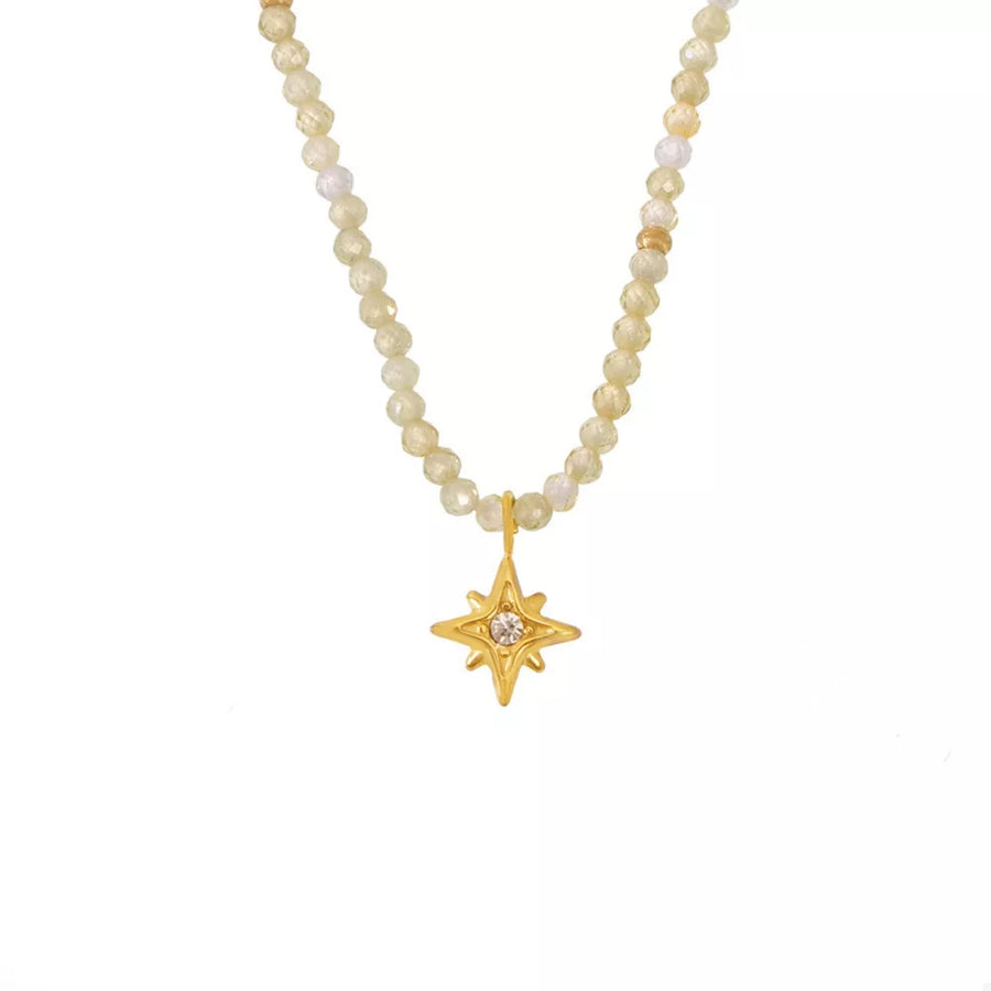 necklace in Gold with star and layered